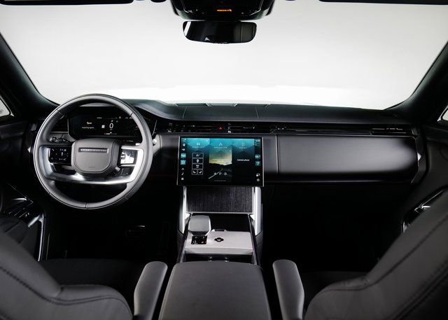 New 2025 Land Rover Range Rover SE image 4