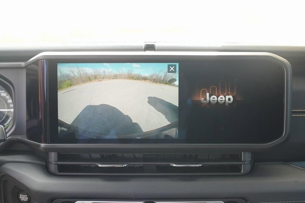 Used 2024 Jeep Wrangler Unlimited Sahara image 25