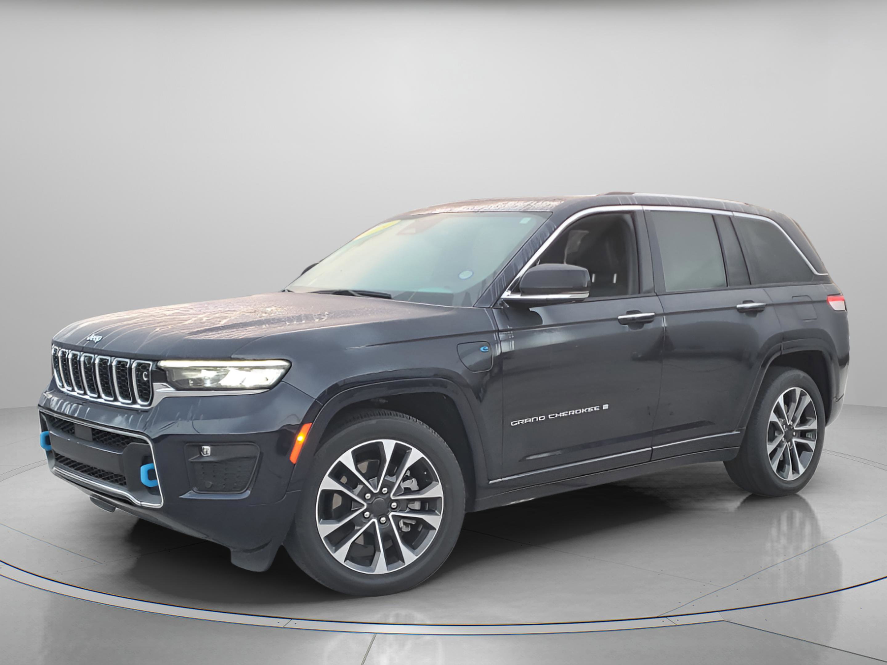 Used 2024 Jeep Grand Cherokee Overland w/ Advanced Protech Group III image 2