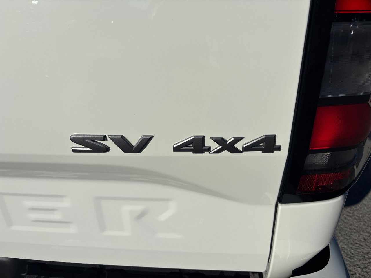 Used 2024 Nissan Frontier SV image 4