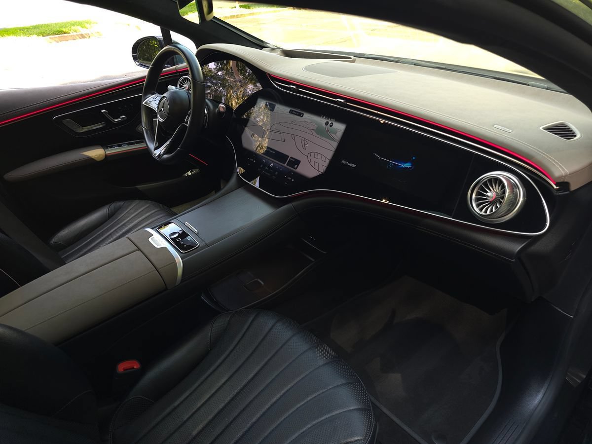 Used 2022 Mercedes-Benz EQS 580 4MATIC Sedan w/ Exclusive Trim Package image 23