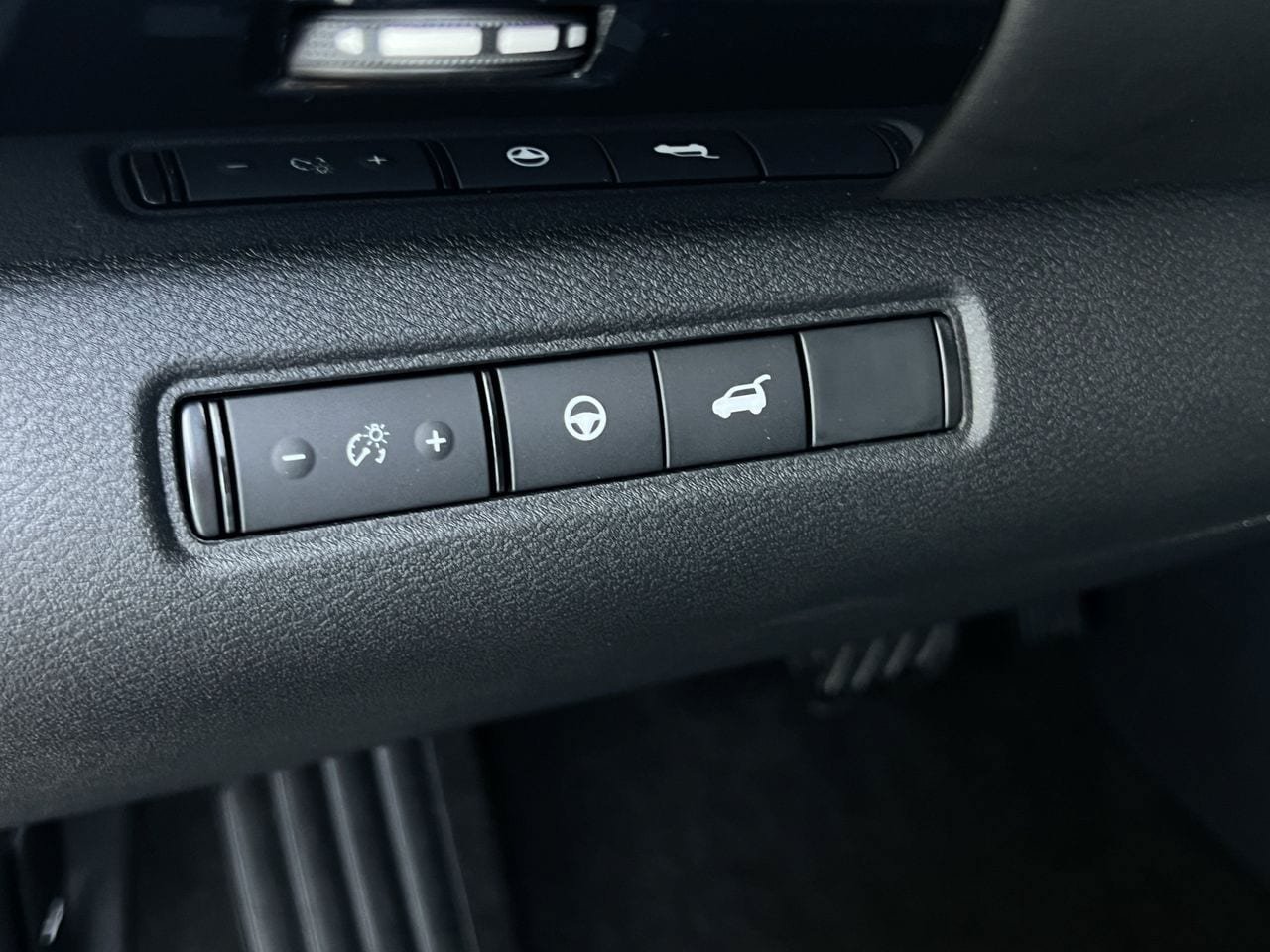 Certified 2026 Nissan Pathfinder SV FWD image 9