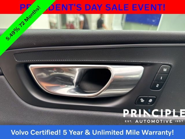 Certified 2022 Volvo XC60 B5 Momentum image 28