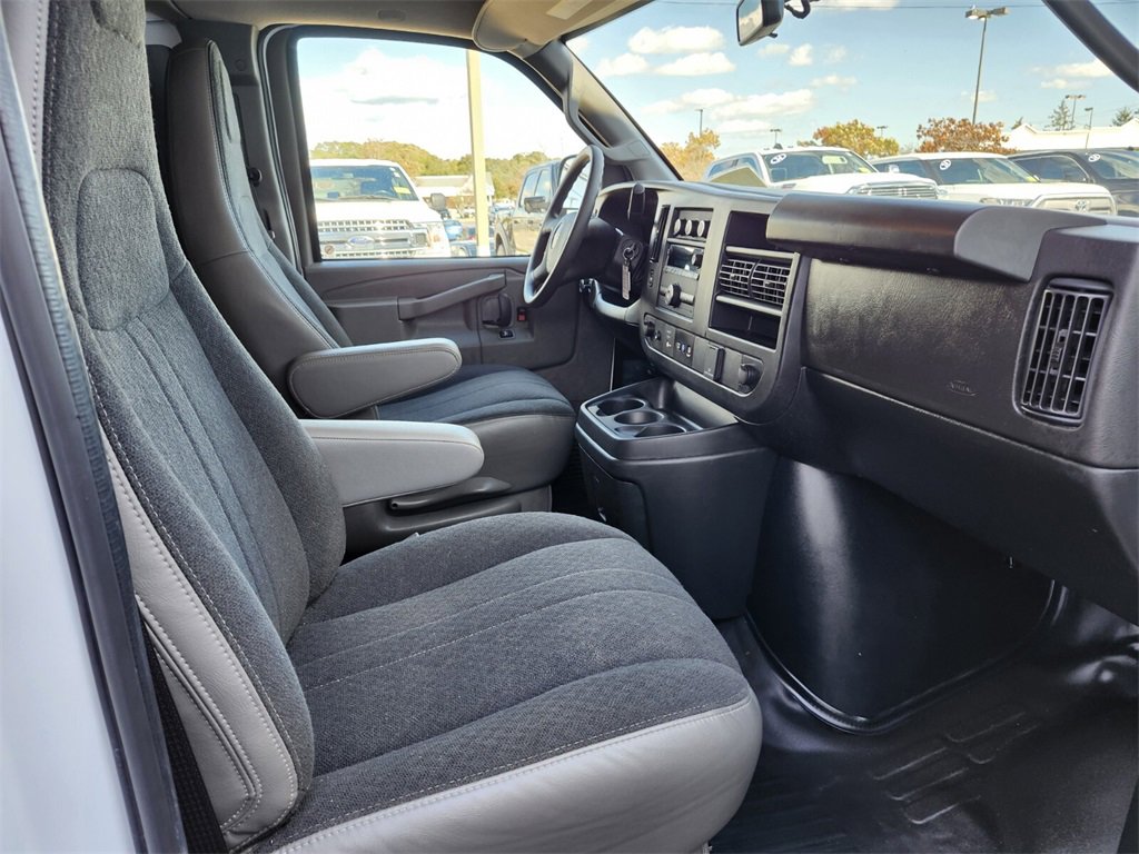 Used 2023 GMC Savana 2500 w/ Driver Convenience Package image 11
