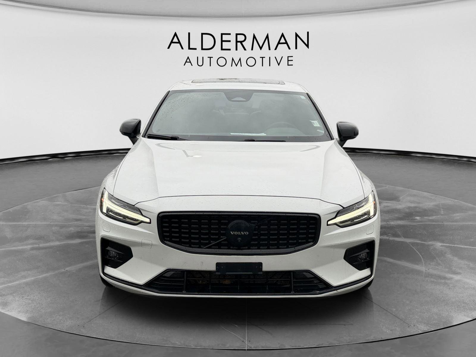 Used 2024 Volvo S60 B5 Plus AWD/4WD image 8