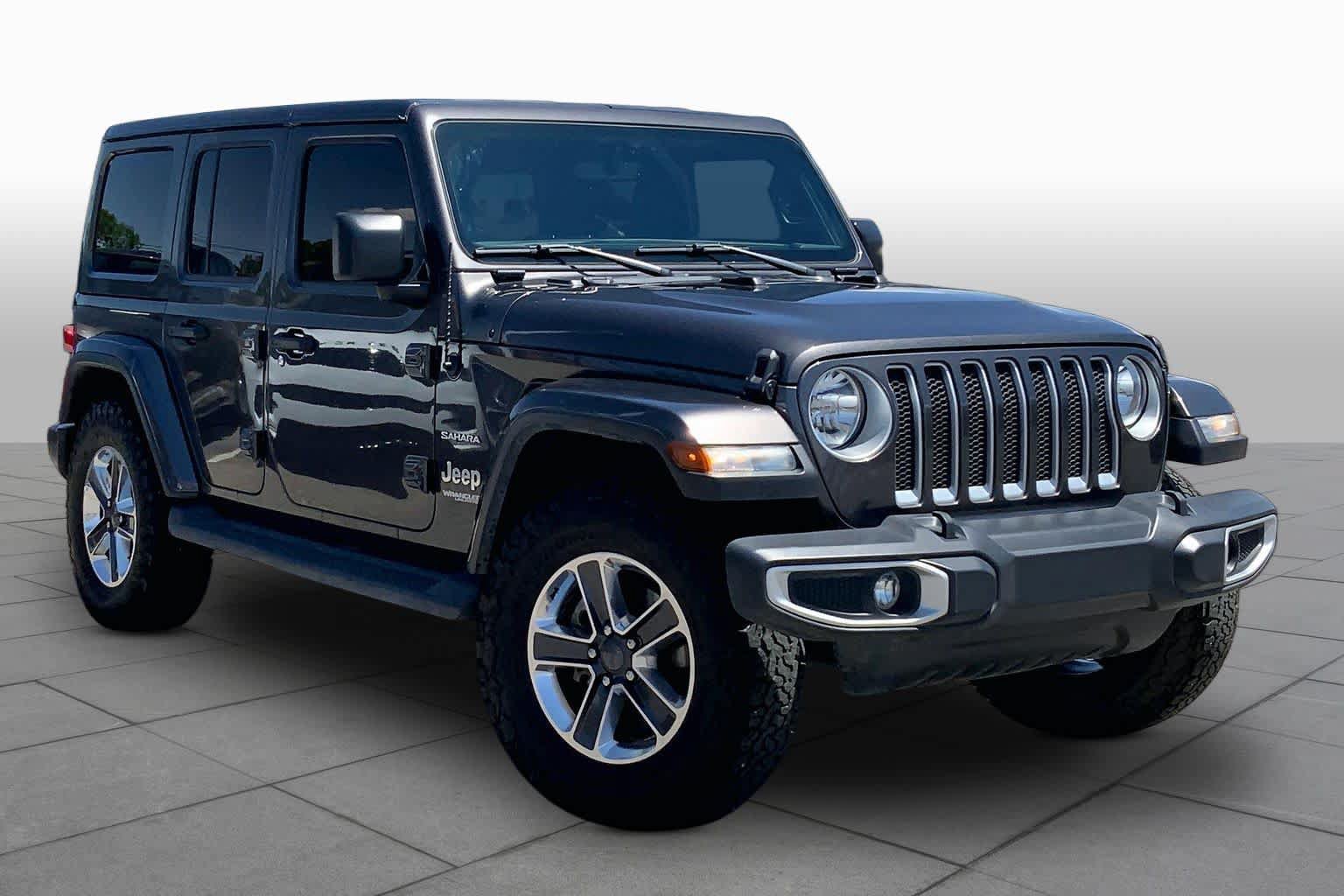Used 2020 Jeep Wrangler Unlimited Sahara w/ Uconnect 4C Nav & Sound Group AWD/4WD image 3