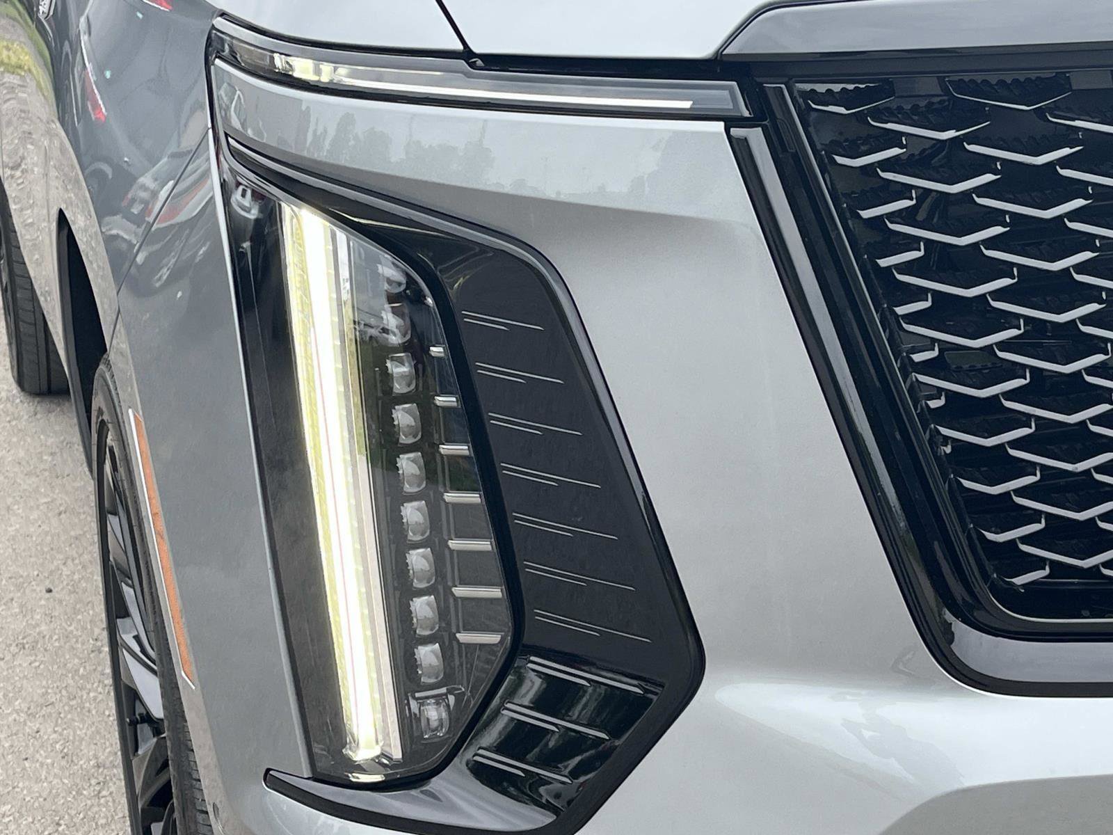 Used 2026 Cadillac Escalade Platinum Sport AWD/4WD image 9