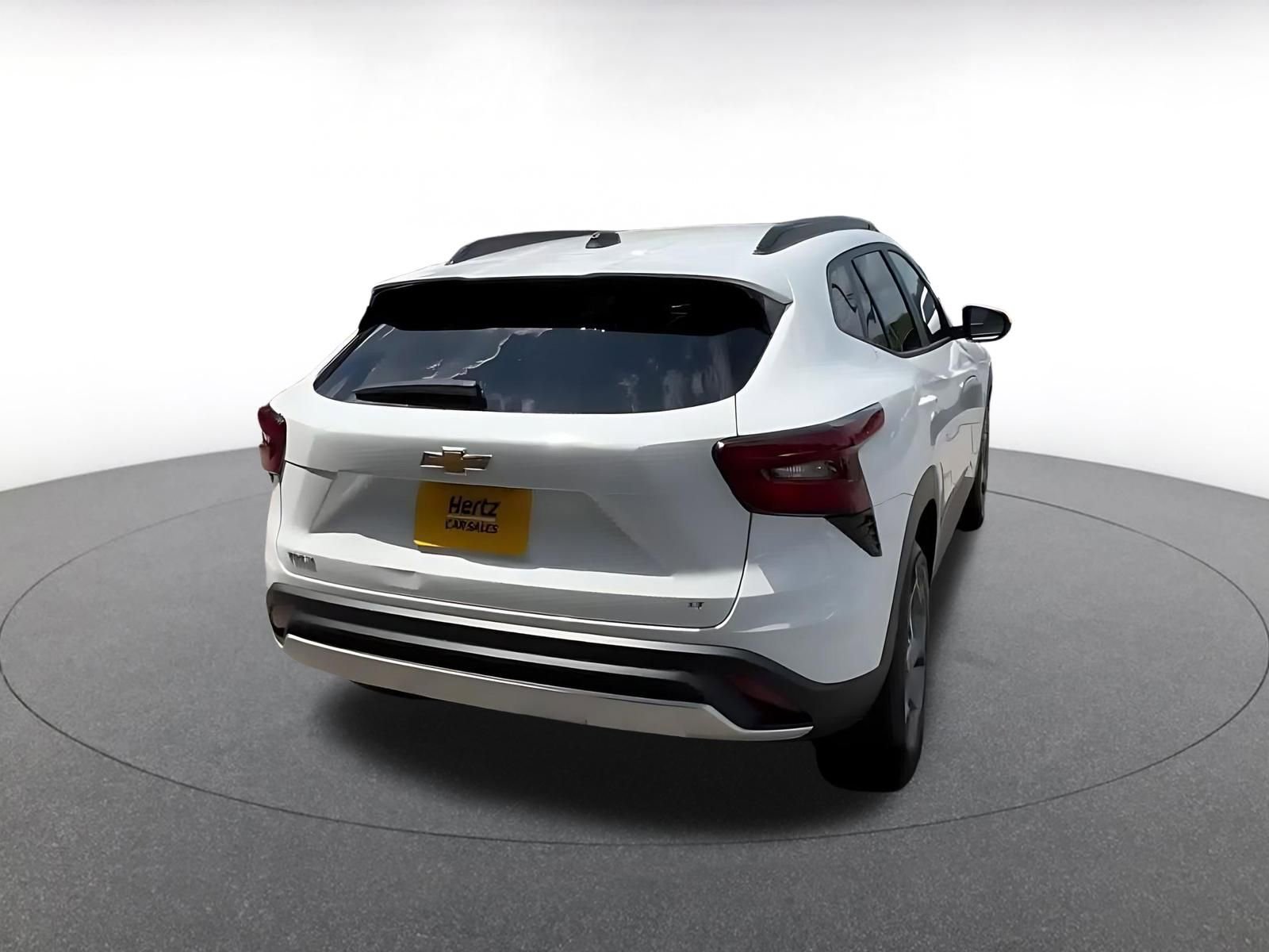 Used 2025 Chevrolet Trax LT FWD image 12