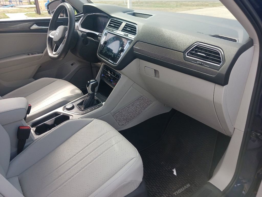 Used 2022 Volkswagen Tiguan SE AWD/4WD image 15