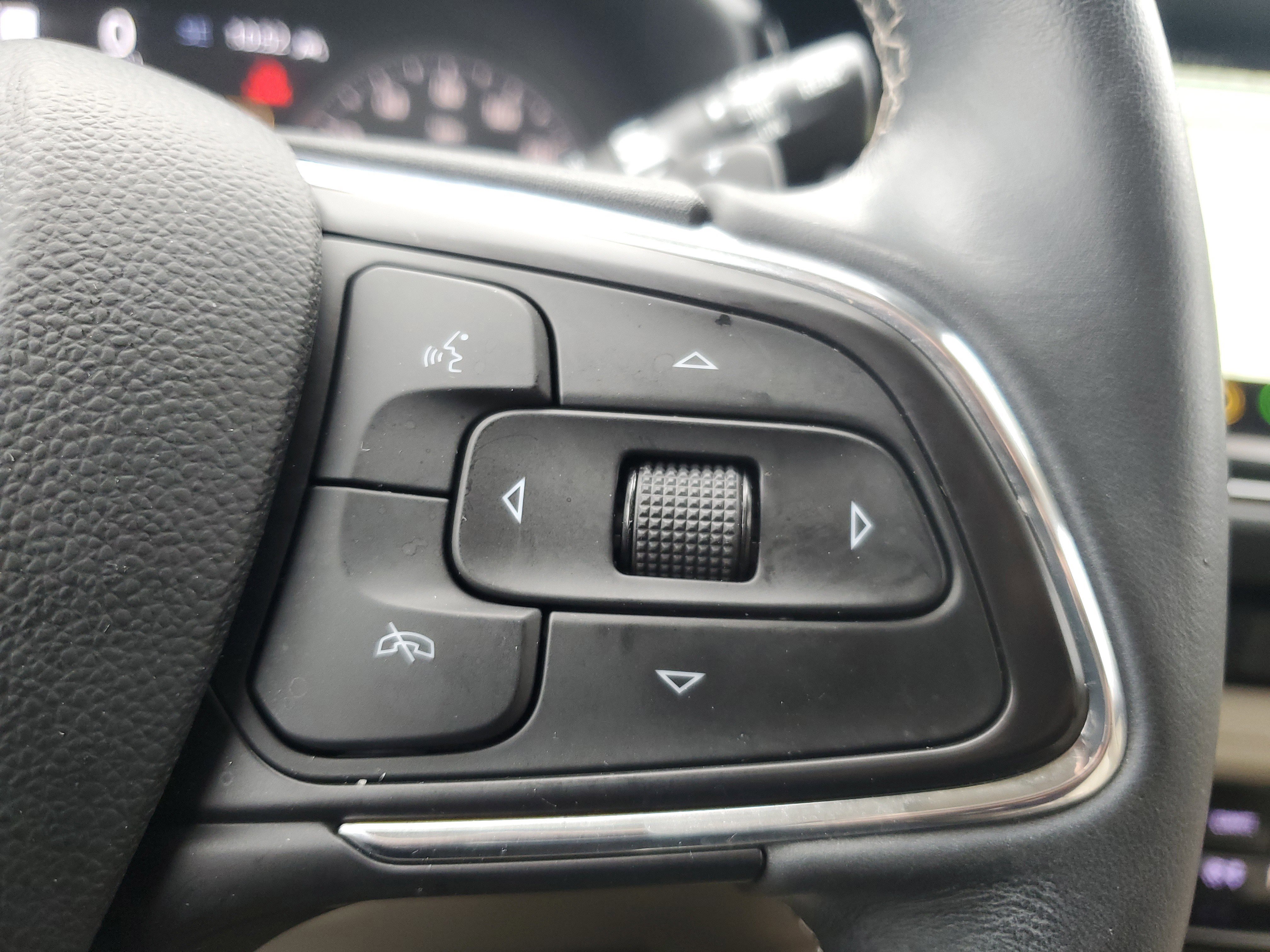 Used 2022 Buick Envision Avenir w/ Technology Package II image 23