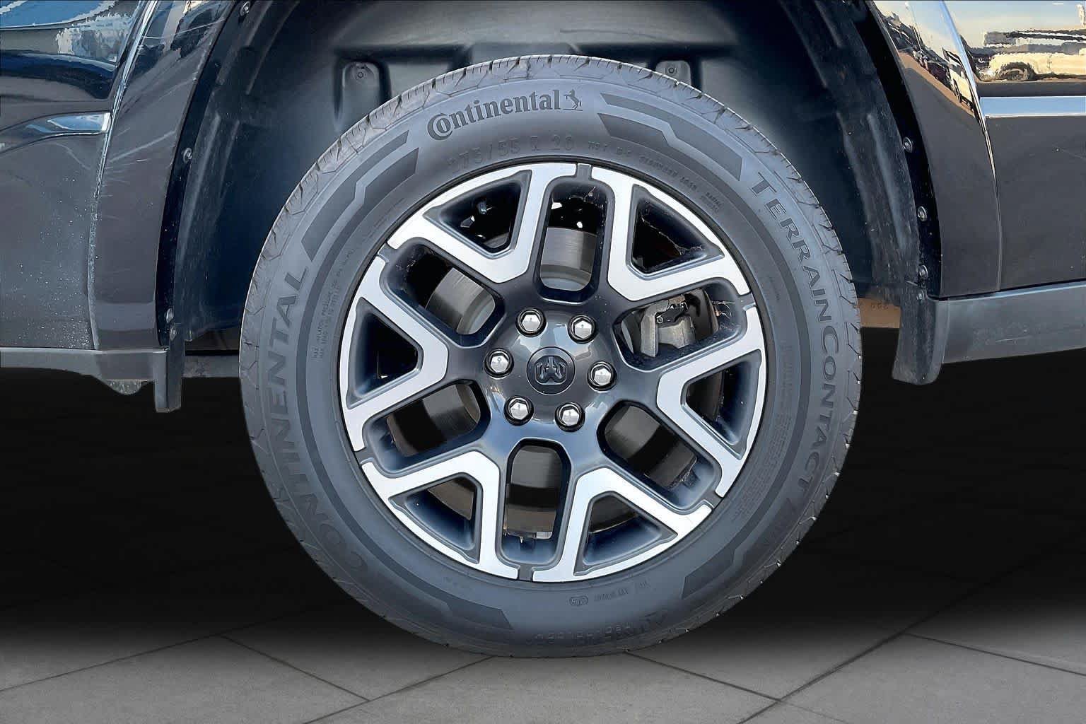 Used 2025 RAM 1500 Laramie AWD/4WD image 12