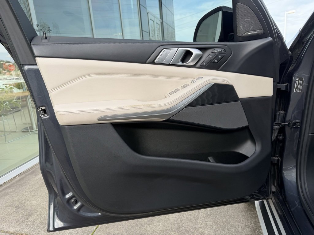 Used 2021 BMW X7 xDrive40i w/ M Sport Package image 11