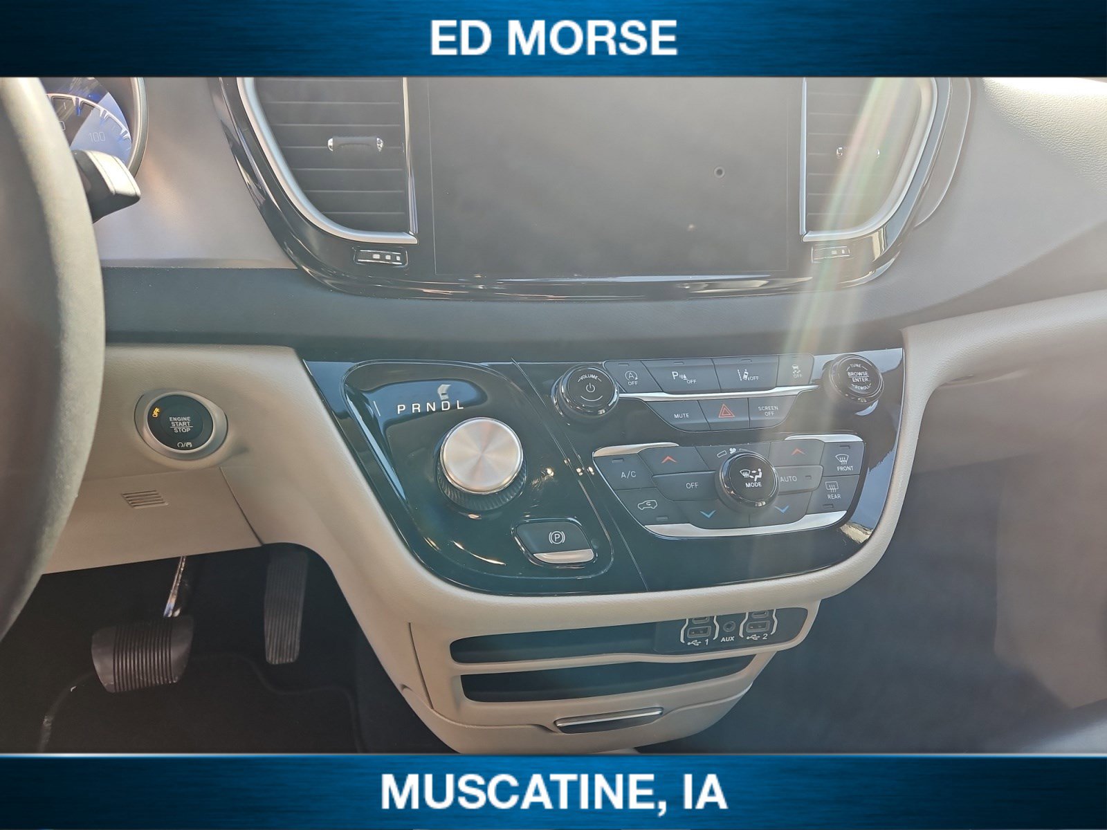Used 2023 Chrysler Pacifica Touring-L FWD image 15