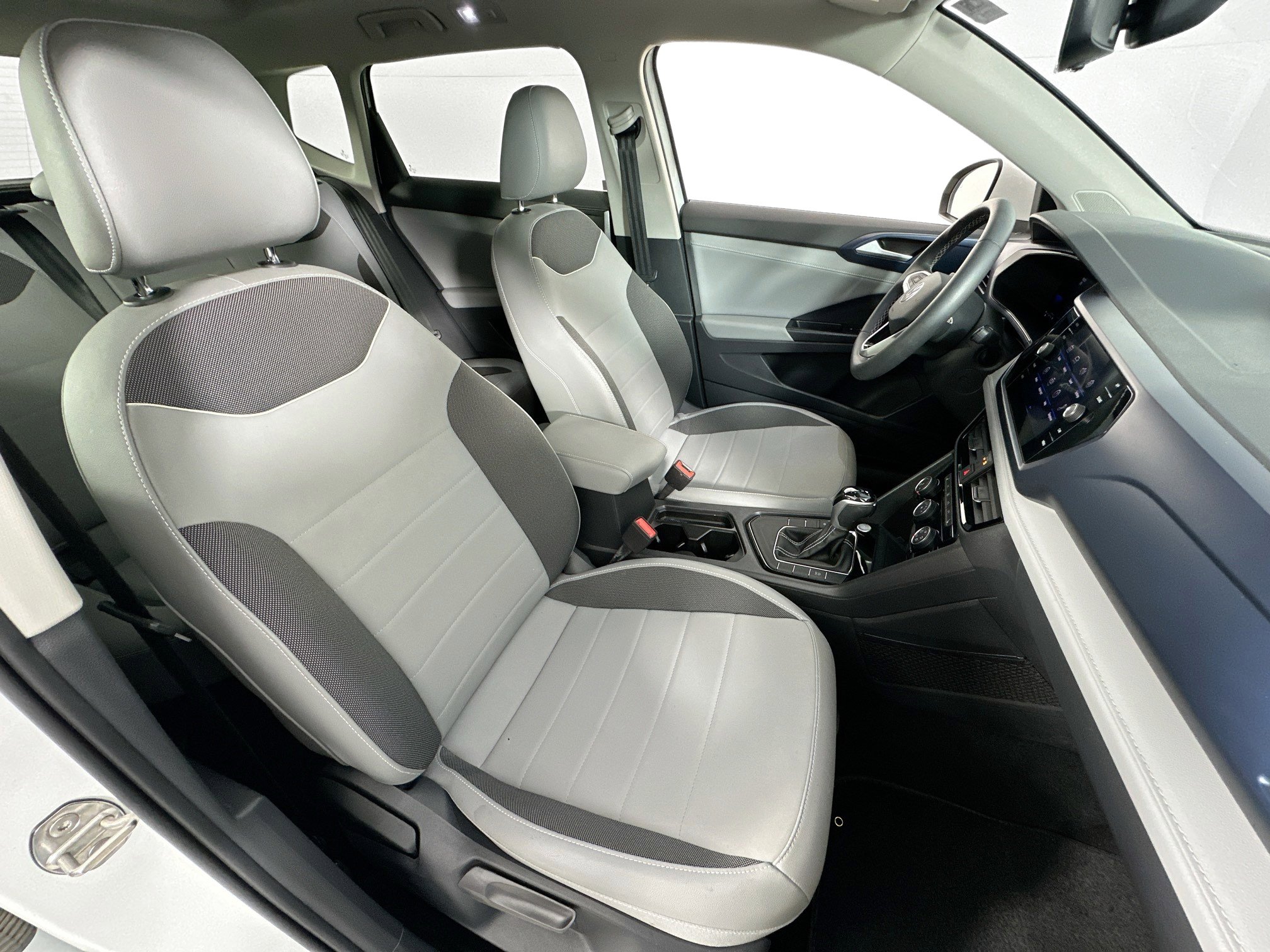 Used 2023 Volkswagen Taos SE image 27