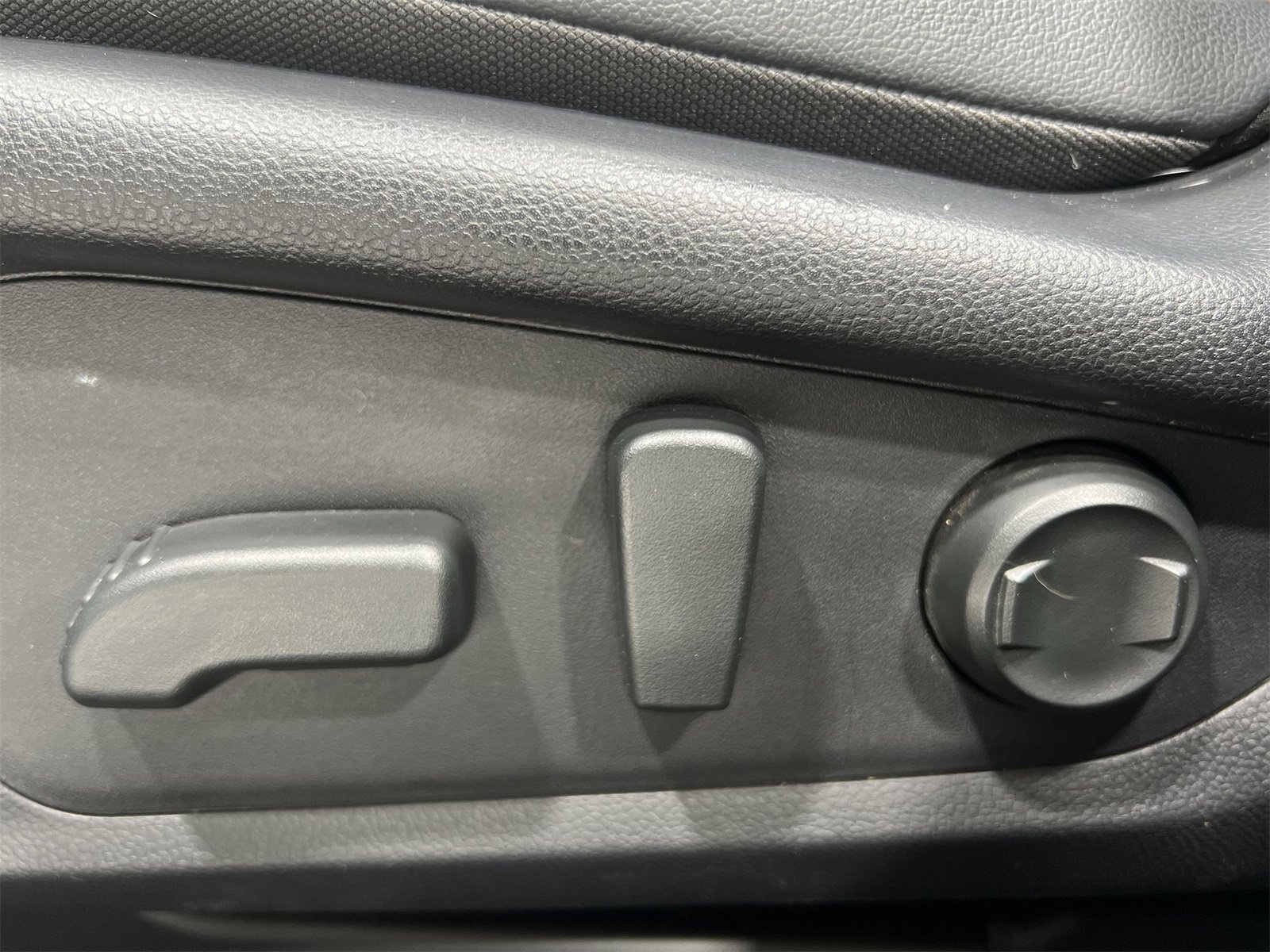 Used 2025 Subaru Crosstrek 2.5i Limited w/ Crosstrek Mirror Package image 12