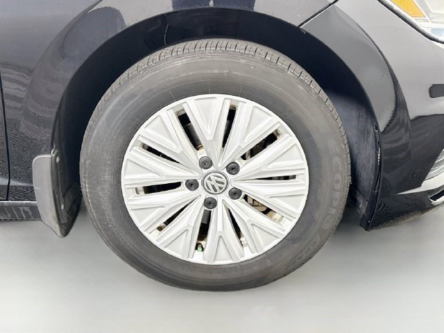Used 2019 Volkswagen Jetta R-Line FWD image 29
