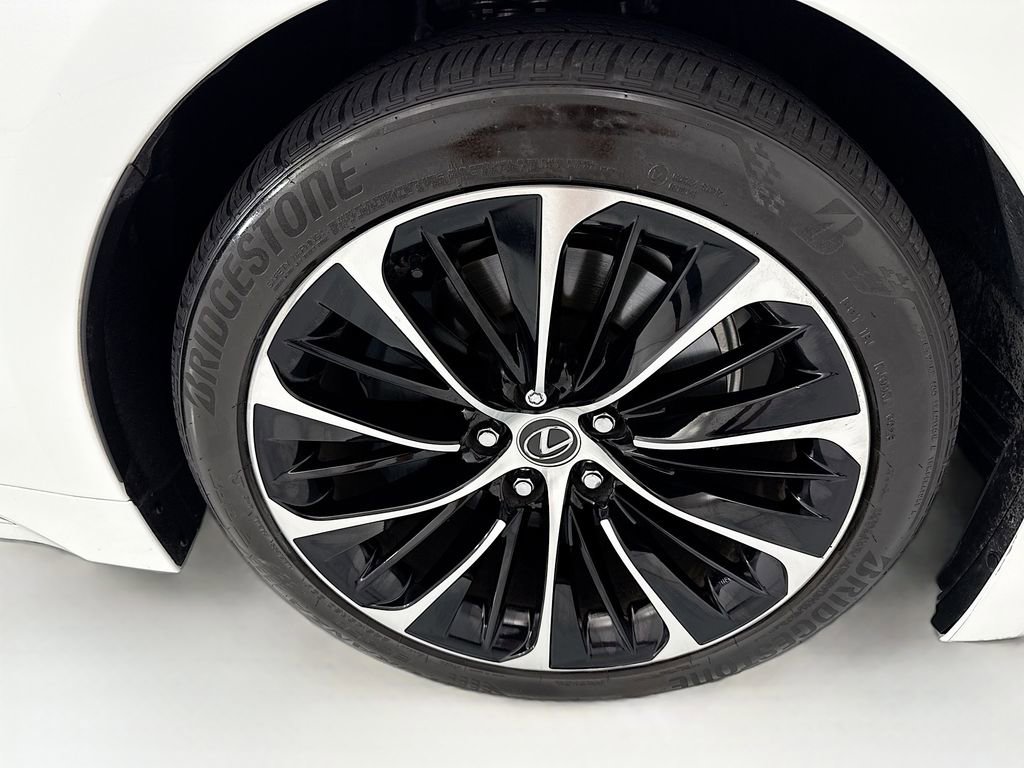 Used 2023 Lexus LS 500 w/ Luxury Package RWD image 31