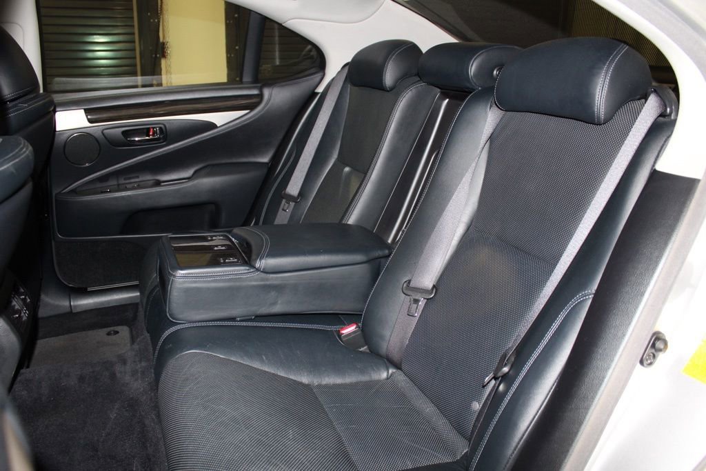 Used 2013 Lexus LS 460 AWD w/ Comfort Pkg image 40