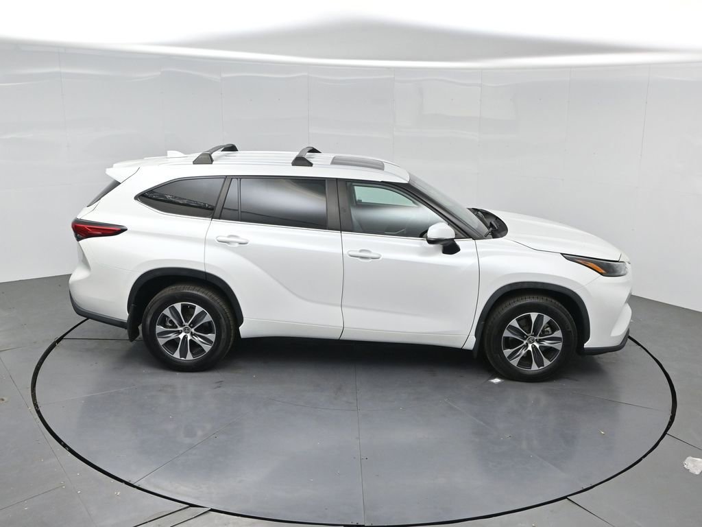 Used 2023 Toyota Highlander XLE AWD/4WD image 34
