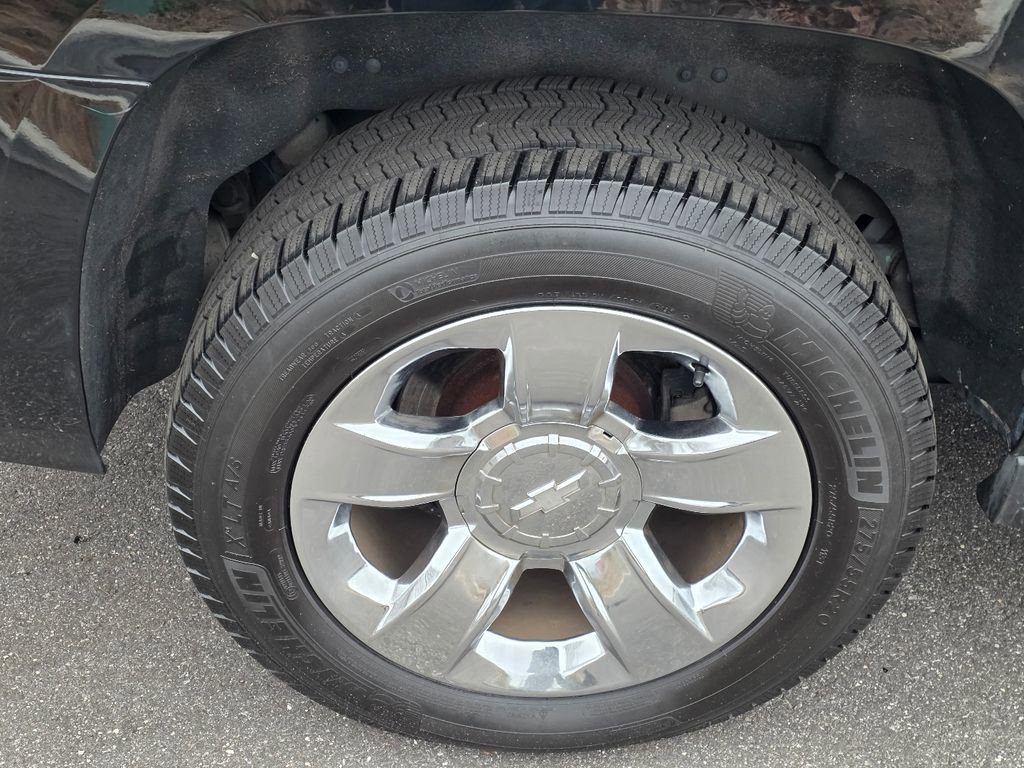 Used 2020 Chevrolet Suburban Premier image 9