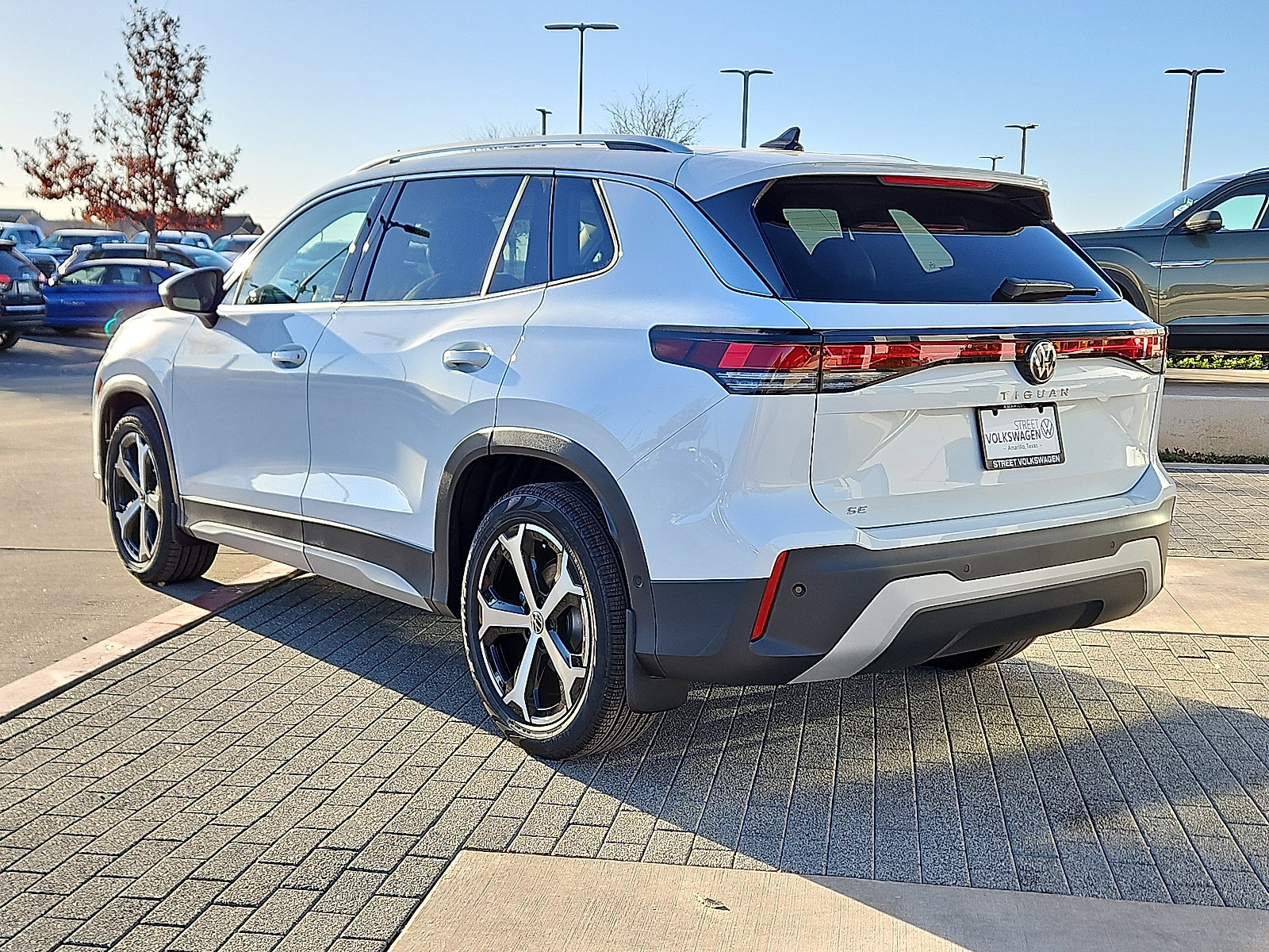 New 2026 Volkswagen Tiguan SE image 2