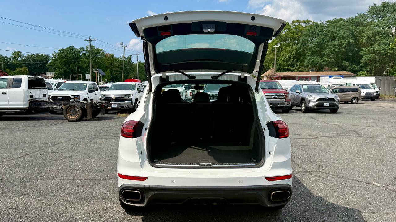 Used 2016 Porsche Cayenne AWD/4WD image 9
