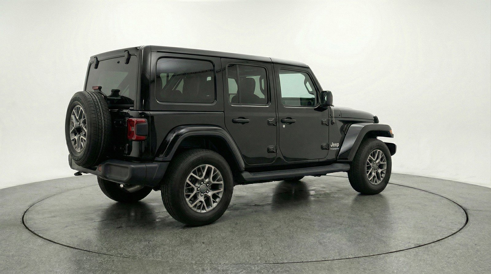 Used 2025 Jeep Wrangler Sahara image 9
