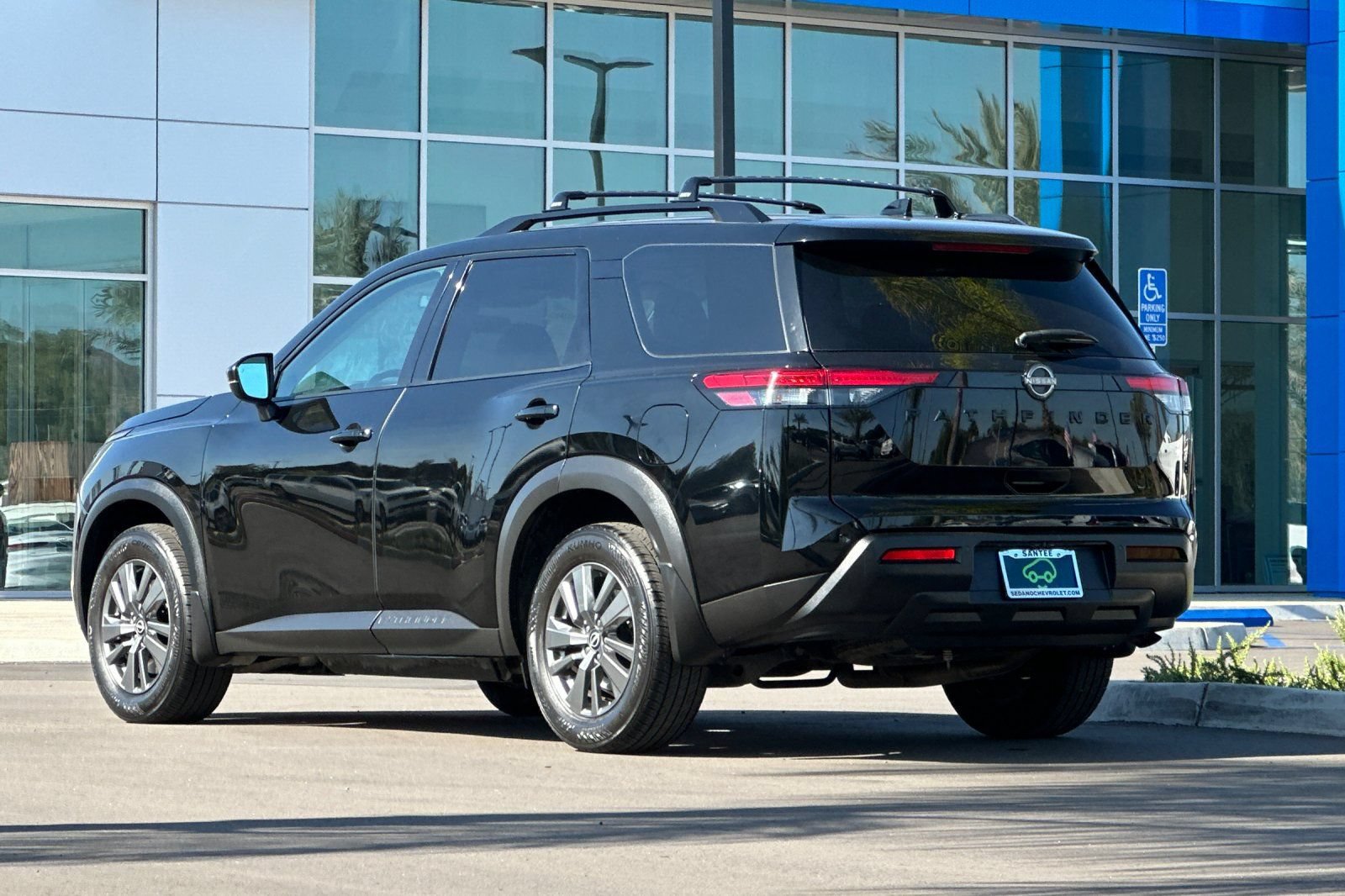 Used 2022 Nissan Pathfinder SV w/ SV Black Package FWD image 6