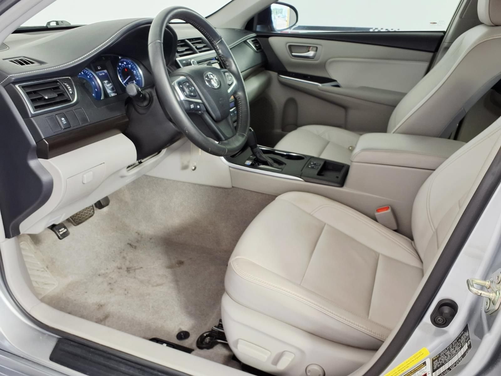 Used 2017 Toyota Camry XLE FWD image 13