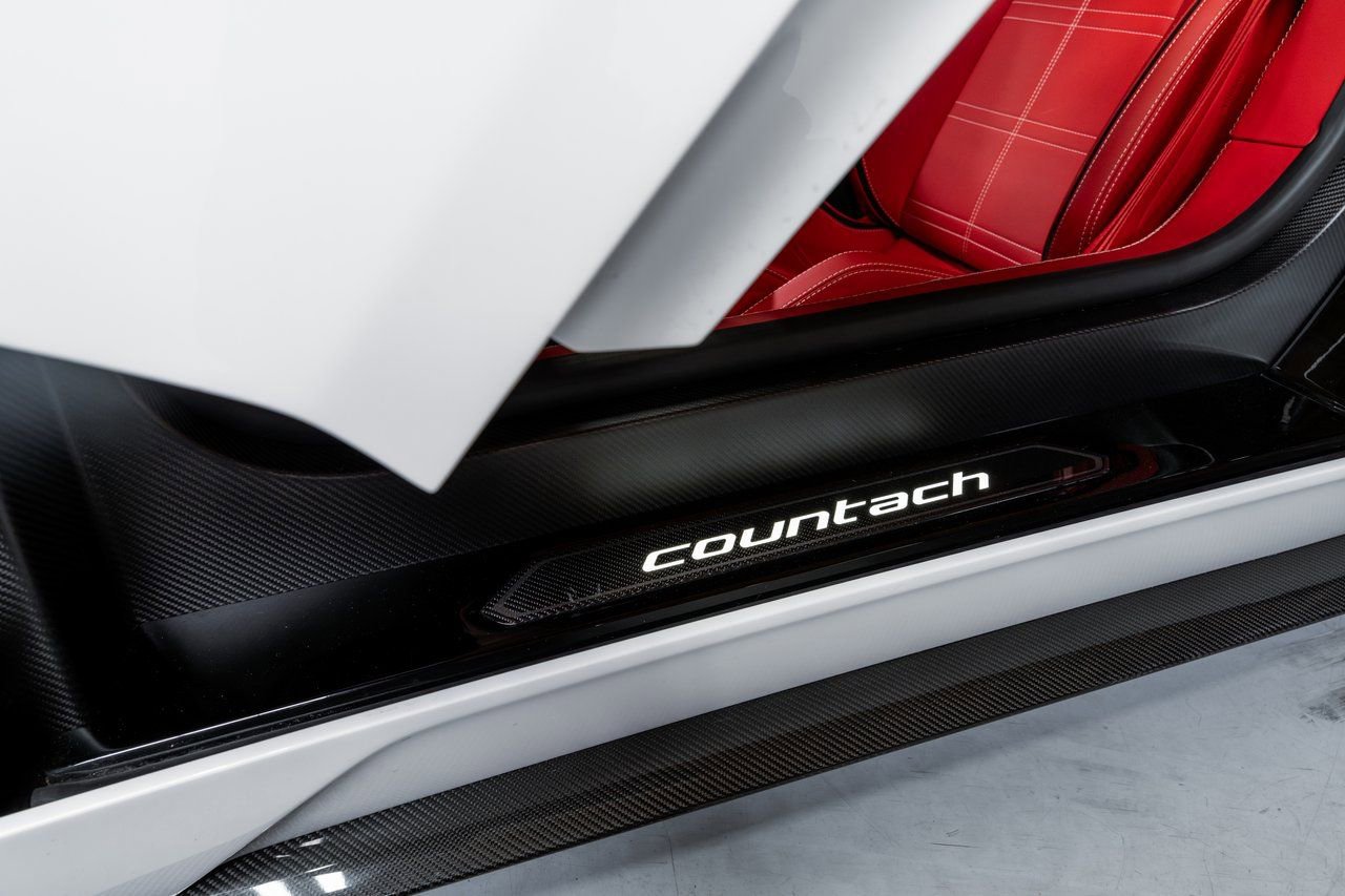 Used 2022 Lamborghini Aventador Countach image 13