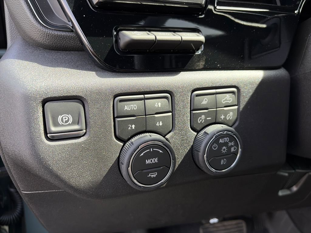 New 2026 Chevrolet Silverado 2500 ZR2 w/ LPO, Dark Essentials Package AWD/4WD image 19