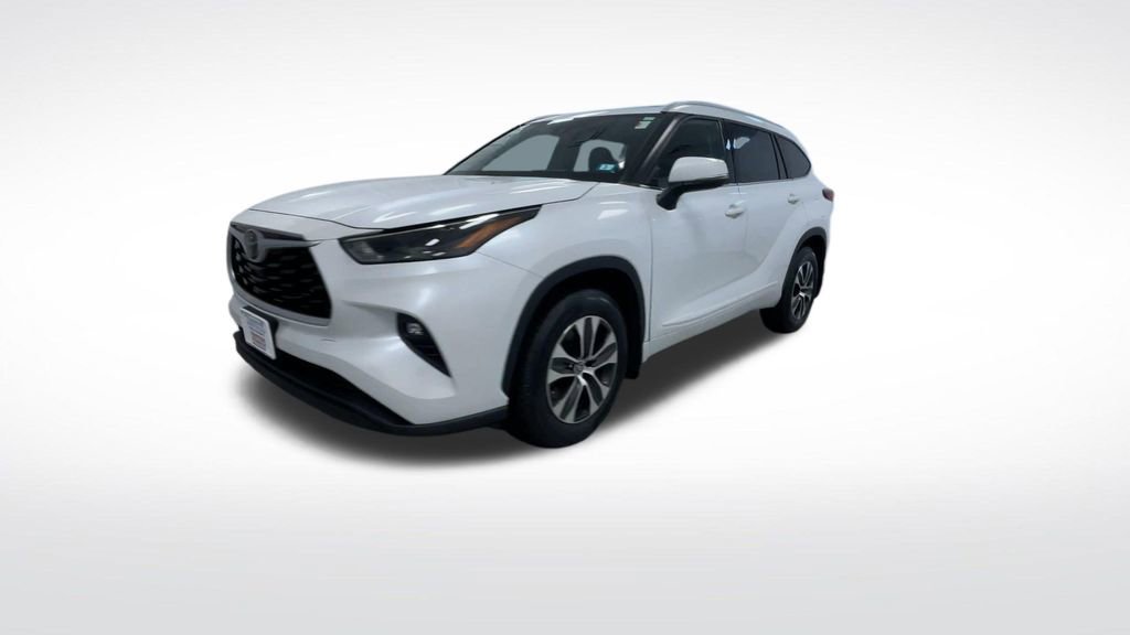 Used 2022 Toyota Highlander XLE image 19