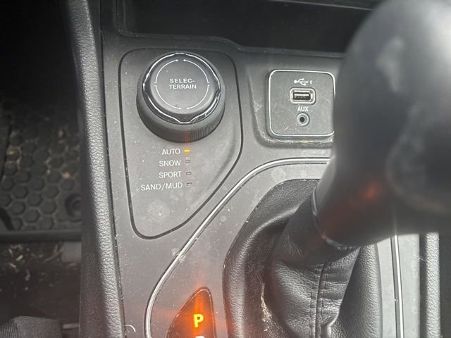 Used 2020 Jeep Cherokee Latitude Plus w/ Cold Weather Group image 13