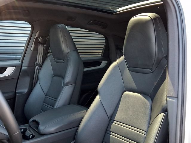 Certified 2026 Porsche Cayenne S AWD/4WD image 5
