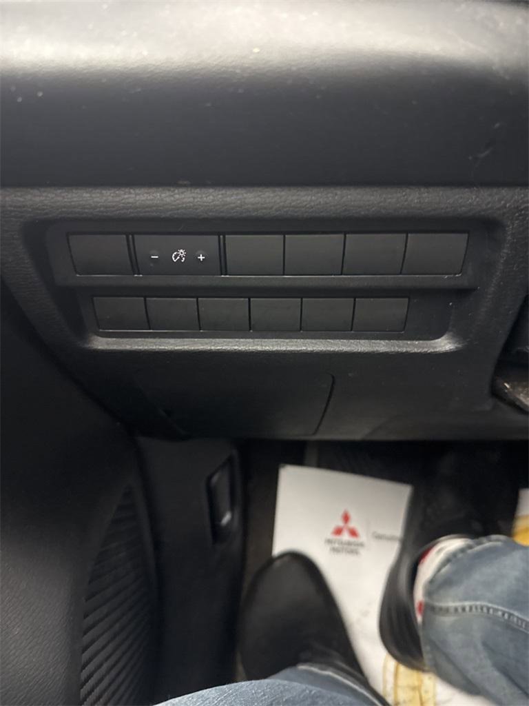 Used 2022 Mitsubishi Outlander ES image 20