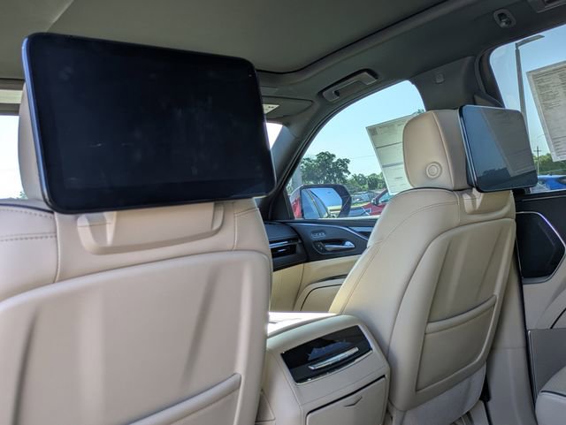 Used 2024 Cadillac Escalade ESV Premium Luxury image 15