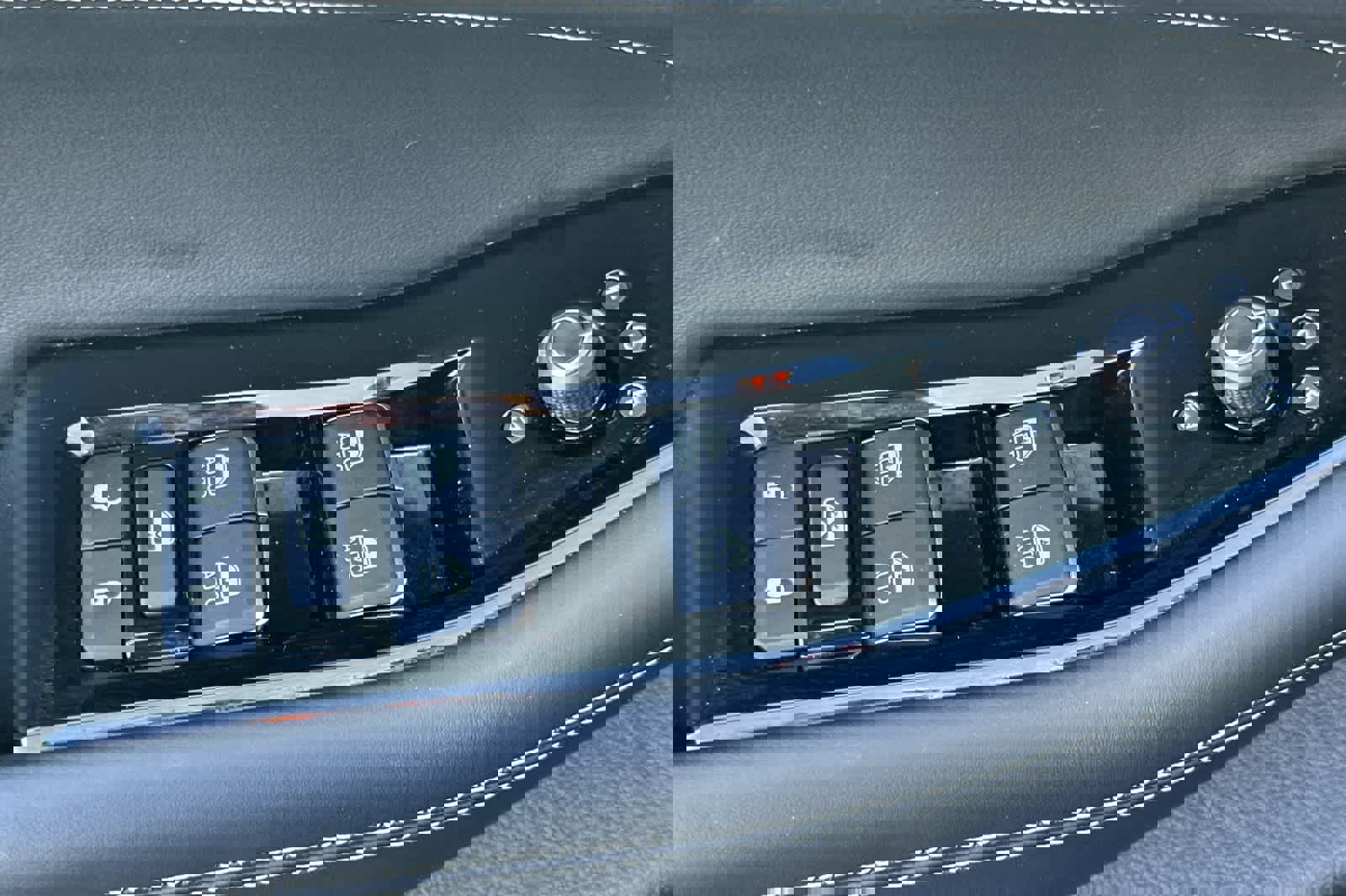 Used 2022 Jeep Grand Cherokee Overland w/ Advanced Protech Group III image 12