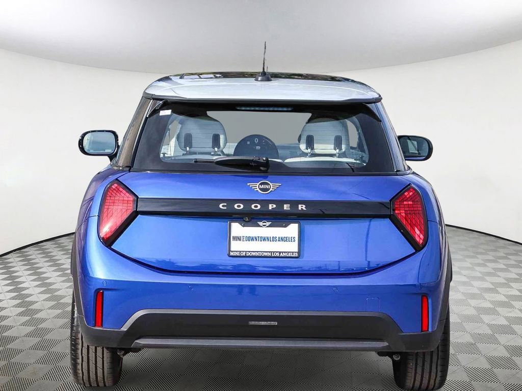 Used 2025 MINI Cooper 2-Door Hardtop image 6