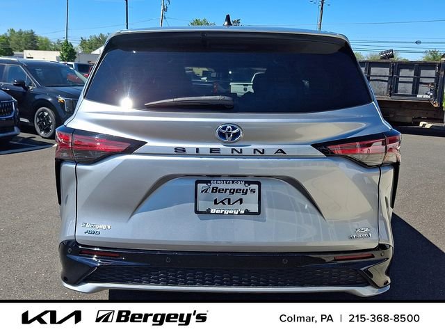Used 2023 Toyota Sienna XSE AWD/4WD image 6