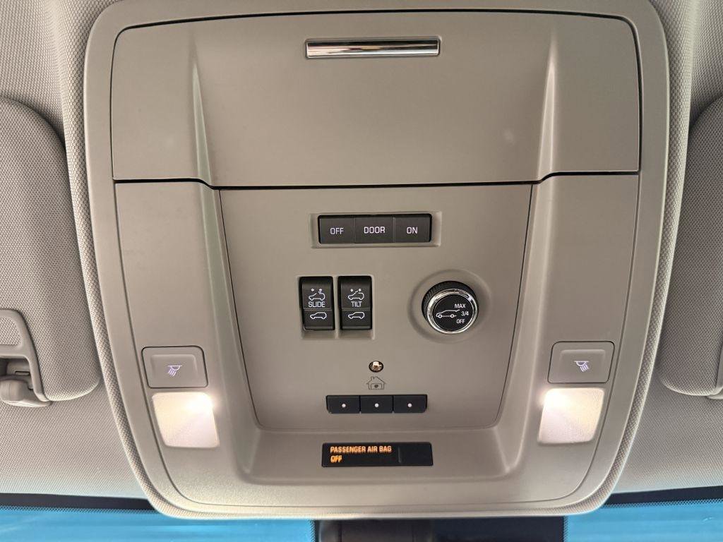 Used 2017 Chevrolet Suburban Premier image 25