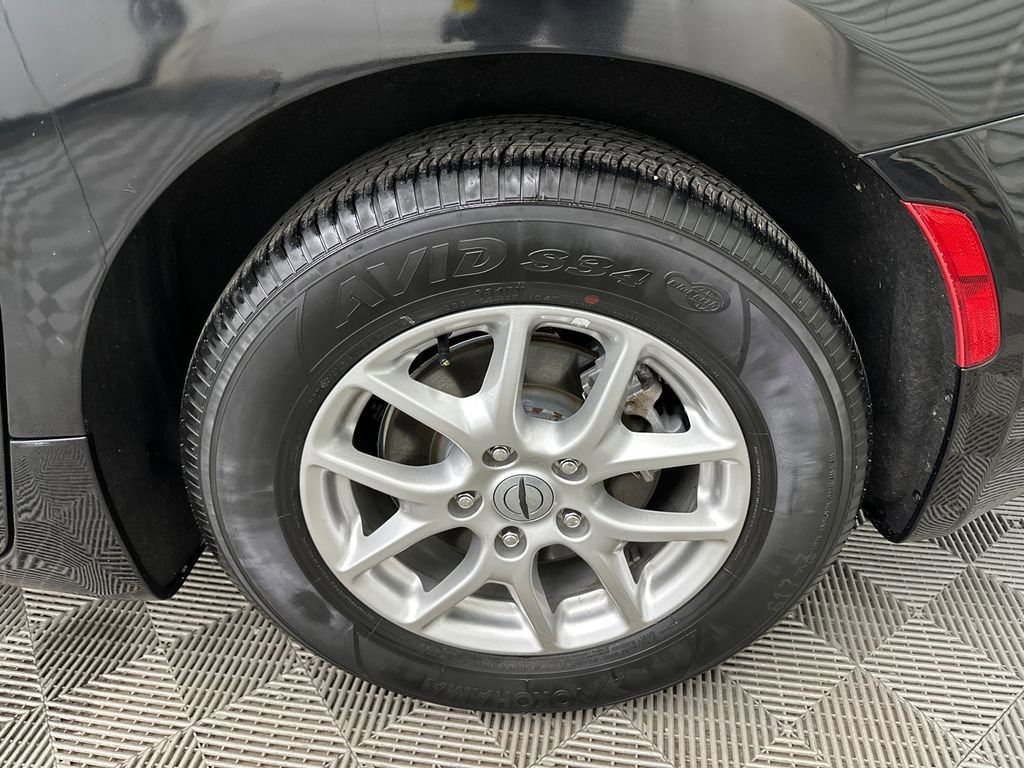 Used 2024 Chrysler Voyager LX image 22