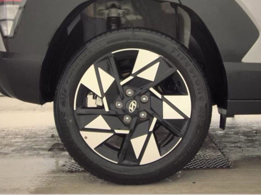 Used 2025 Hyundai Kona SEL image 22