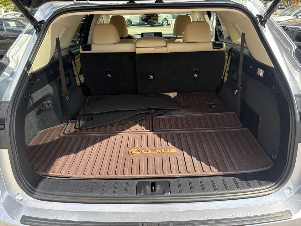 Used 2022 Lexus RX 350L FWD w/ Premium Package image 19