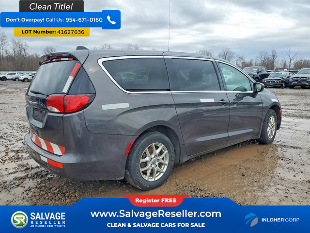Used 2022 Chrysler Voyager LX image 4