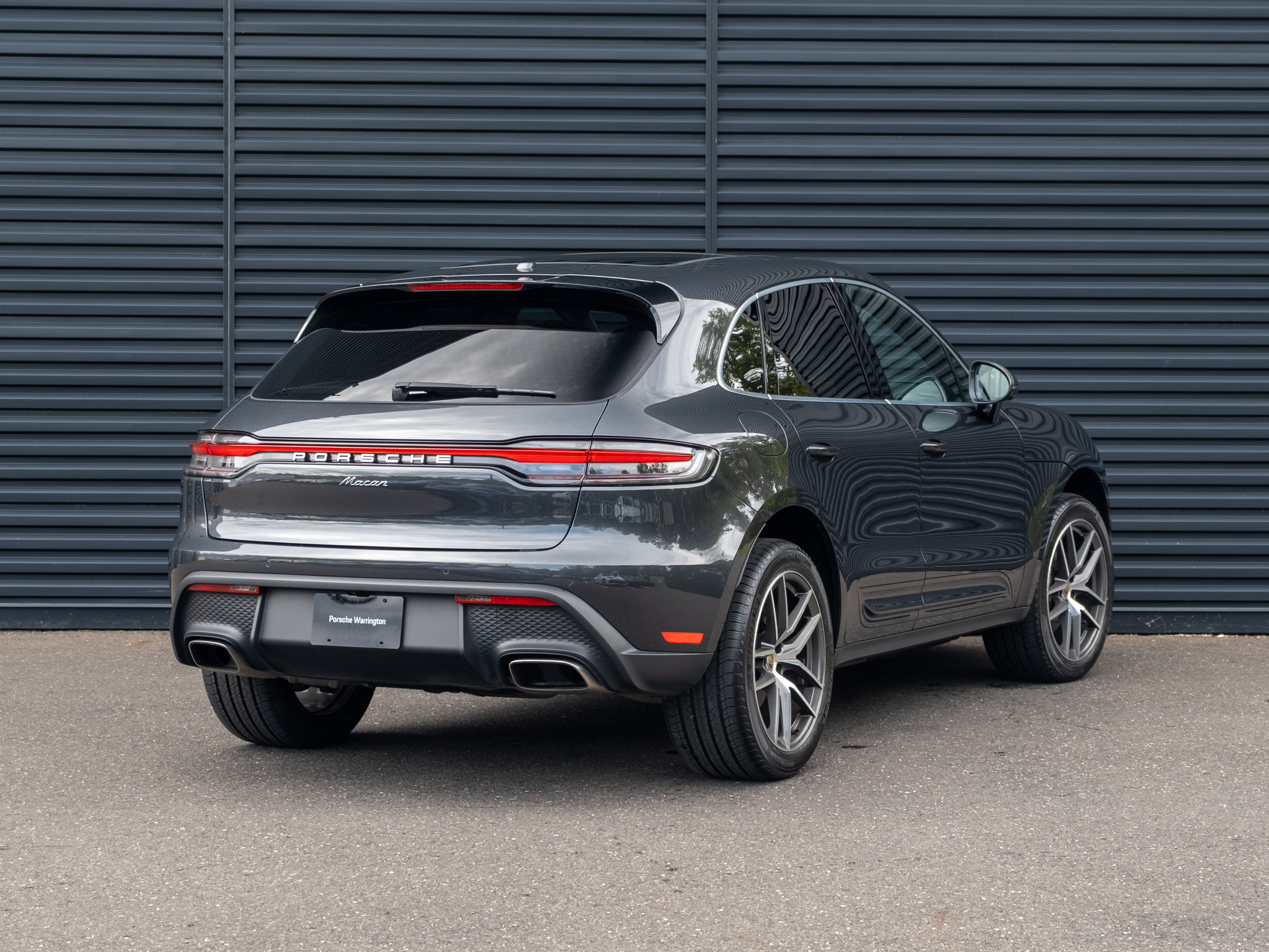 Certified 2023 Porsche Macan AWD/4WD image 8