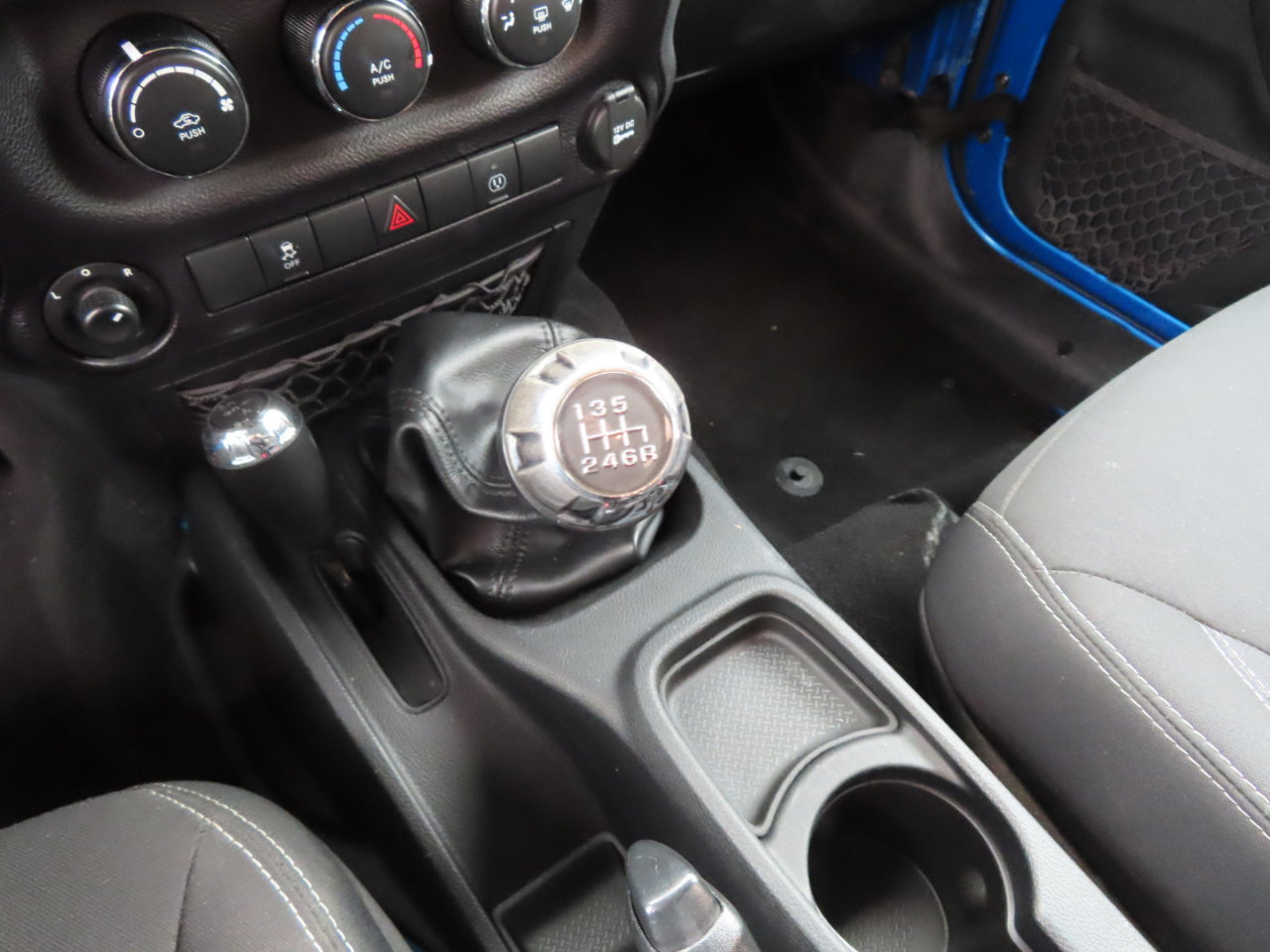 Used 2016 Jeep Wrangler Rubicon w/ Power Convenience Group image 31