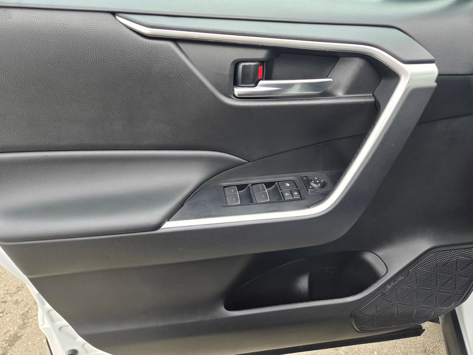 Used 2024 Toyota RAV4 XLE FWD image 14