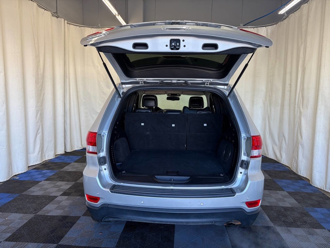 Used 2011 Jeep Grand Cherokee Laredo AWD/4WD image 10