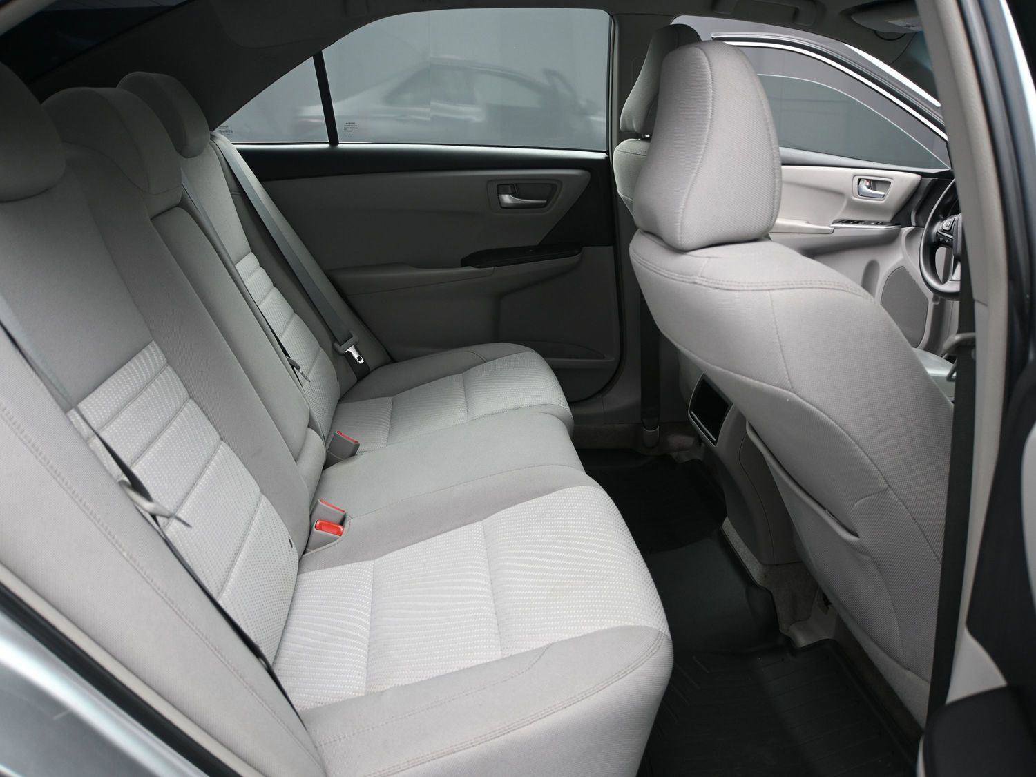 Used 2017 Toyota Camry LE FWD image 18