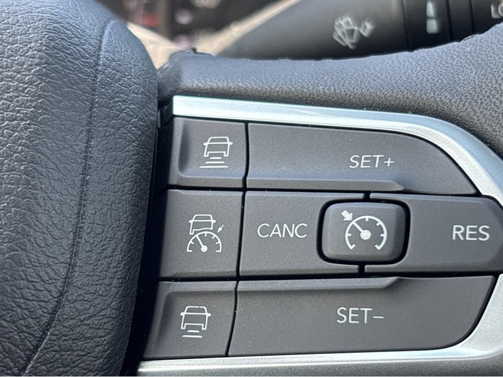 Used 2024 Jeep Compass Limited w/ Sun and Sound Group AWD/4WD image 22